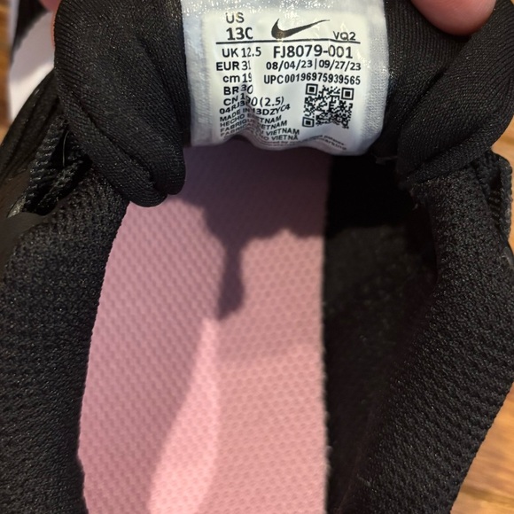 Nike Black and Pink Sneakers NWOT - Picture 6 of 6